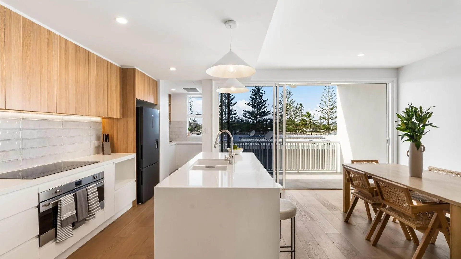 Iconic Burleigh Heads Luxury Villa Gold Coast